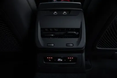 Car image 34
