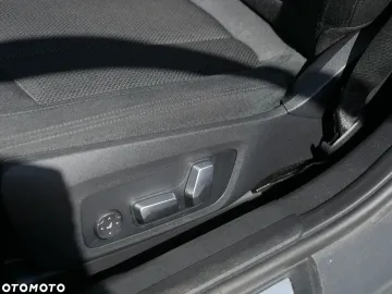 Car image 40
