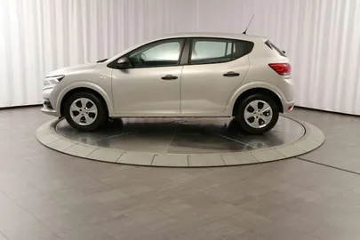 Car image 4