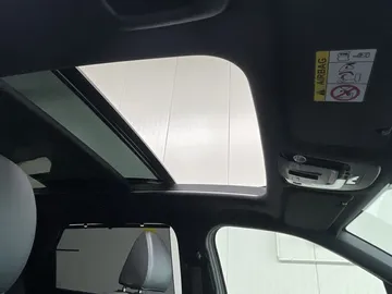 Car image 34