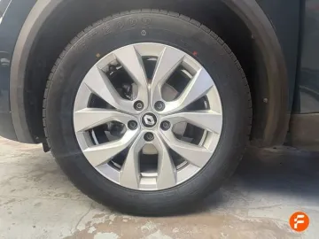 Car image 30