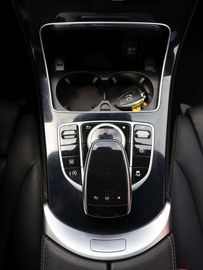 Car image 32