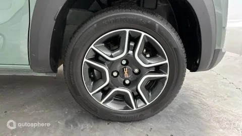 Car image 20
