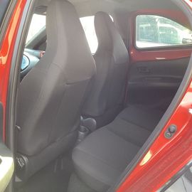 Car image 14