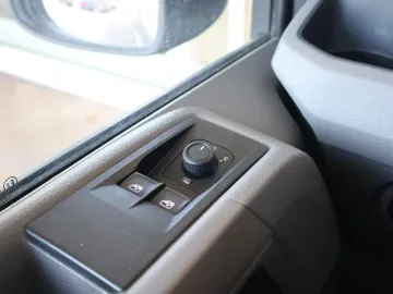 Car image 43
