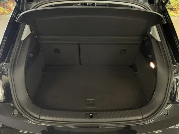 Car image 32