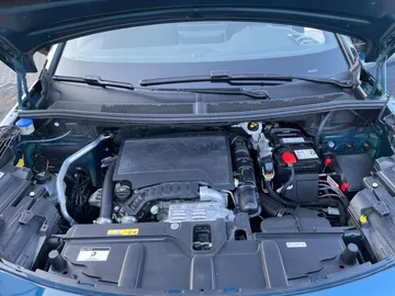 Car image 25
