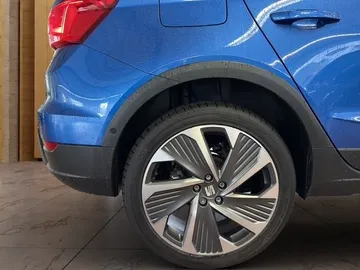 Car image 24