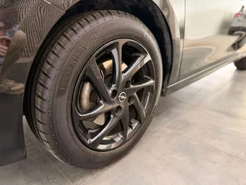 Car image 28