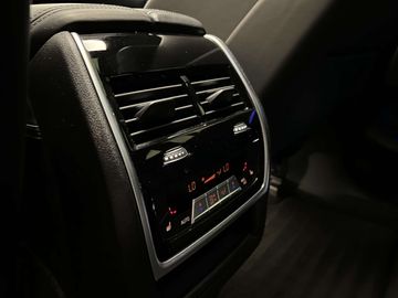 Car image 36