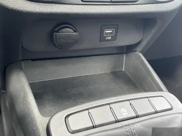 Car image 27