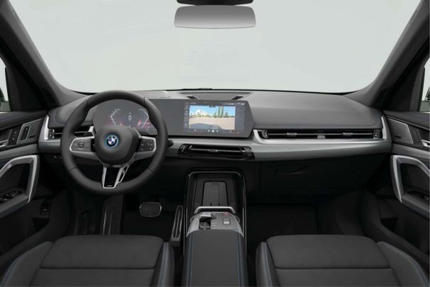 BMW iX1 eDrive20 M Sport Pro 150 kW image number 4