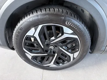 Car image 24