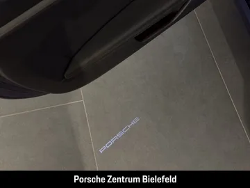 Car image 32