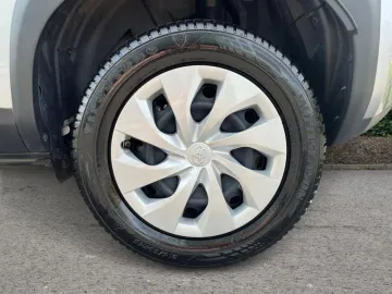 Car image 23