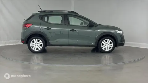 Car image 4