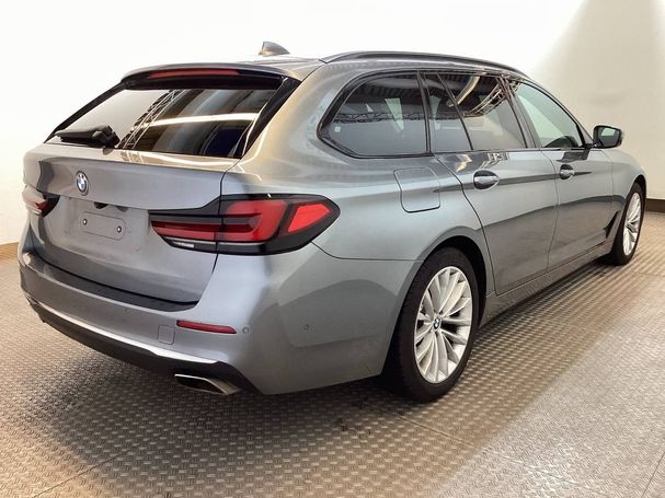 BMW 540d Touring Luxury xDrive 250 kW image number 2