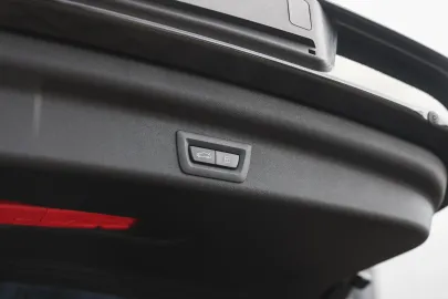 Car image 32