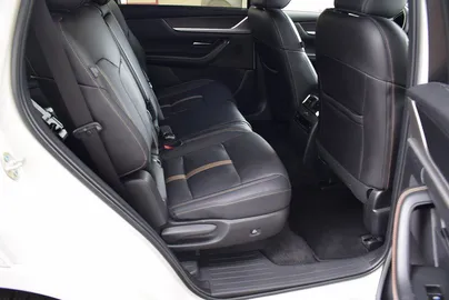 Car image 25