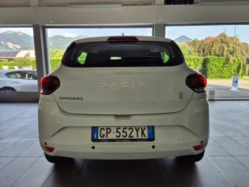 Car image 5