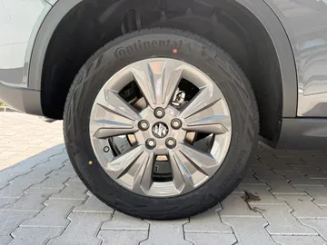 Car image 25