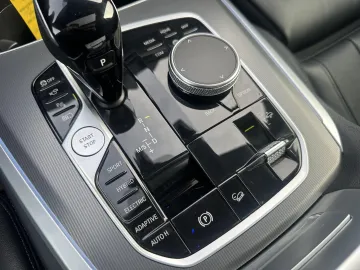 Car image 32