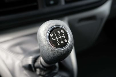 Car image 32