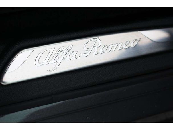 Alfa Romeo Giulia 2.0 Veloce 206 kW image number 15