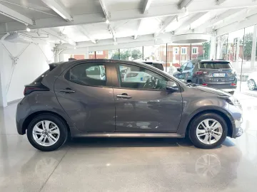 Car image 4