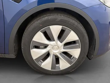 Car image 35