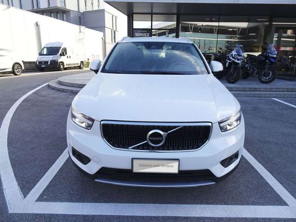 Volvo XC40 T3 Momentum 120 kW image number 3