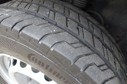 Car image 33