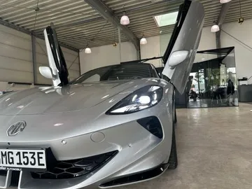 Car image 15