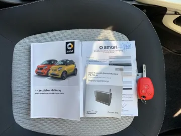 Car image 30
