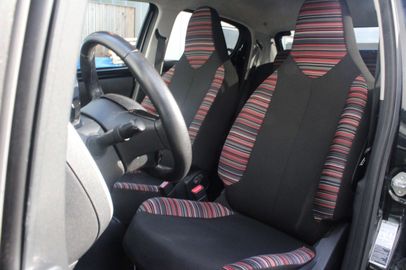 Car image 12