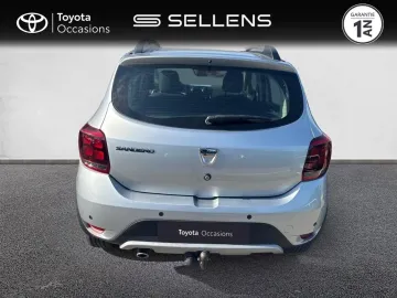 Car image 3