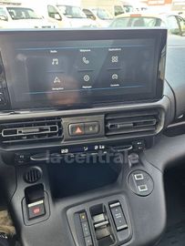 Car image 33