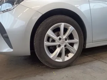 Car image 13