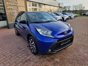 Car image 24