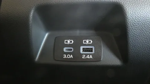 Car image 27