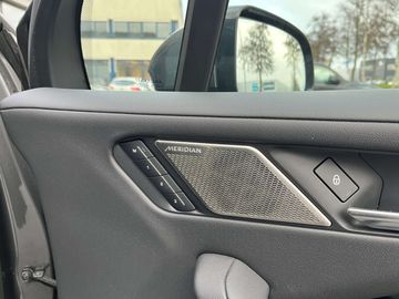 Car image 37