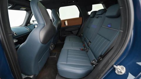 Car image 26