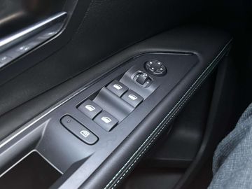 Car image 33