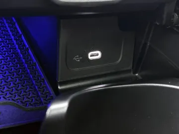 Car image 47
