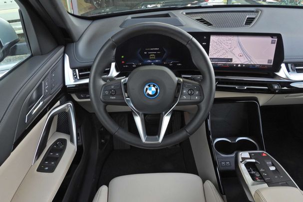 BMW iX1 xDrive30 xLine 230 kW image number 4