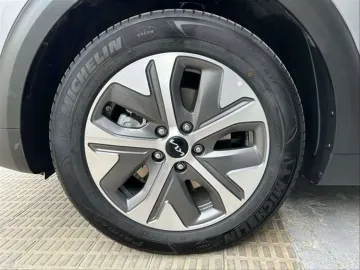 Car image 39
