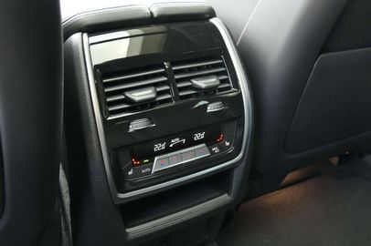 Car image 40