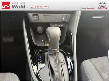 Car image 26