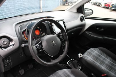 Car image 11