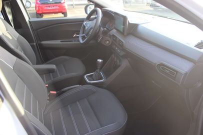 Car image 11